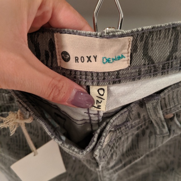 NWT grey printed Roxy skinny jeans, size 0/24 - Picture 3 of 4